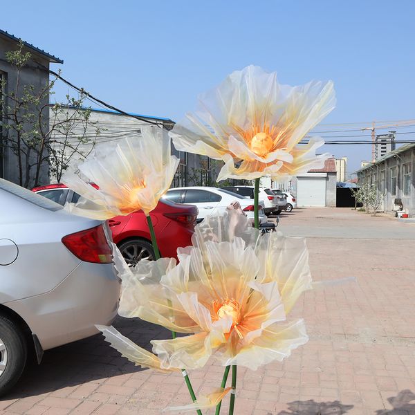 Decorazione di nozze floreali simulata su larga scala, cambiando gradualmente la decorazione della festa di fiori di seta a colori