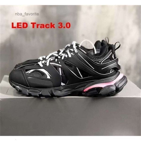 Factory Direct Sale -Kleiderschuhe Designer LED -Track 3 3.0 Schuh Männer Frauen Sneaker Triple Black White Pink Sneaker Tracks Spo
