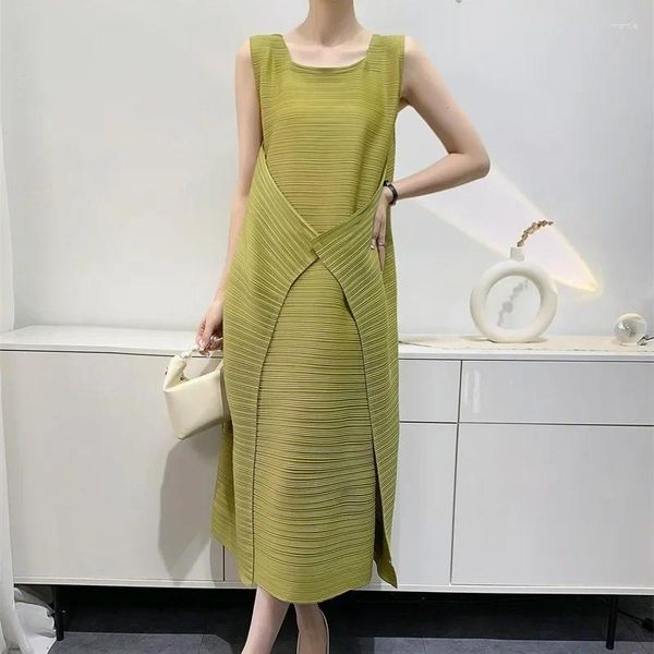 Lässige Kleider Miyake Plissee Kleid Damen Straight Tube Loose Plus Size Modic Design ärmellose Spleißung mittelgroße Länge