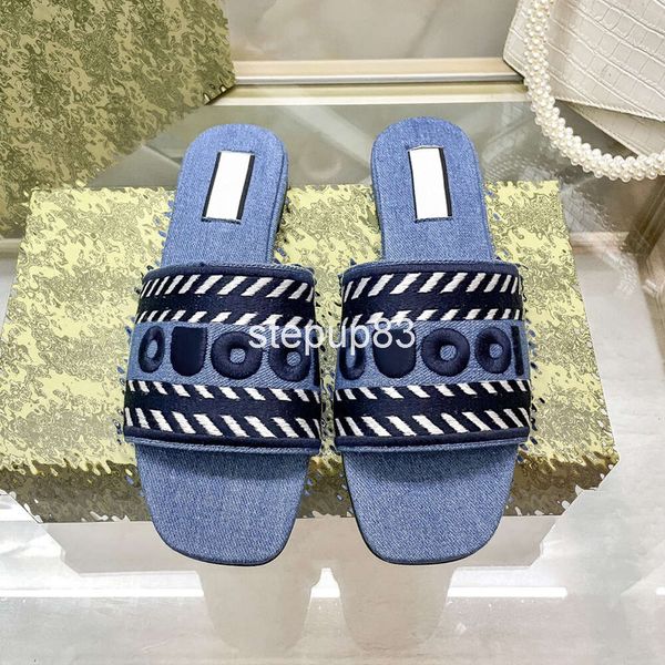 Designer Sandals Luxury Slipisti vintage Blue Beach Casualmente scarpe da donna Flat Flact Muli Summer Script Denim Slide Sandal