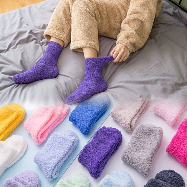 Mercan Polar Kadın Çorapları Şeker Renkleri Sıcak Peluş Çoraplar Kadınlar için Kış Yumuşak Kapalı Zemin Havlu Çorapları Yeni Yıl Hediyesi