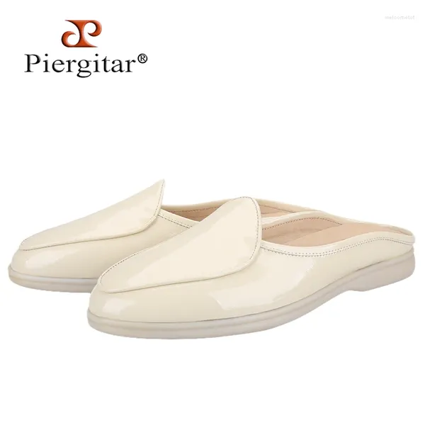 Terlik Piergitar Yaz Modeli Bej Patent Patent Deri El İşçili Erkekler Katırlar İngiliz Tarzı Babouche Walk Loafers Beyaz Doğal Tabelalar