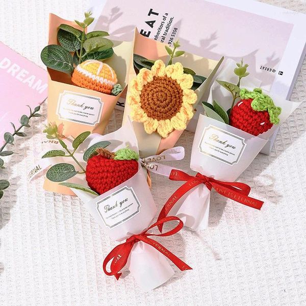 Dekorative Blumen 1PC Fashion Künstlich häkelnder Fruchtblume handgefertigt DIY Mini Bouquet Pography Requisiten Geburtstagsgeschenk Valentinstag