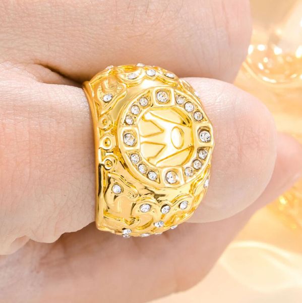 18 тыс. Золотая группа классические цветные кольца для мужчин Золотые цвета, инкрустированные белыми цирконом корона панк -кольцо, парень, парня, модные украшения модные украшения