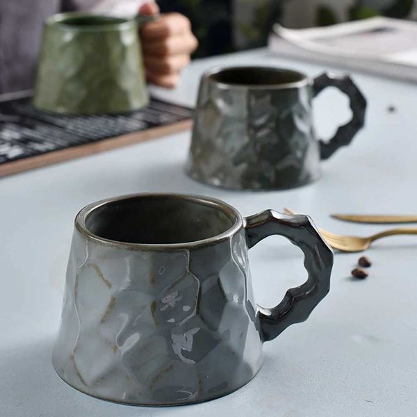 Tassen Retro -Stil Keramik Kaffee Tasse Original handgefertigte Tassen Porzellan Cups Kreatives einzigartiges Geschenk für Freunde Großhandel 350ml J240428