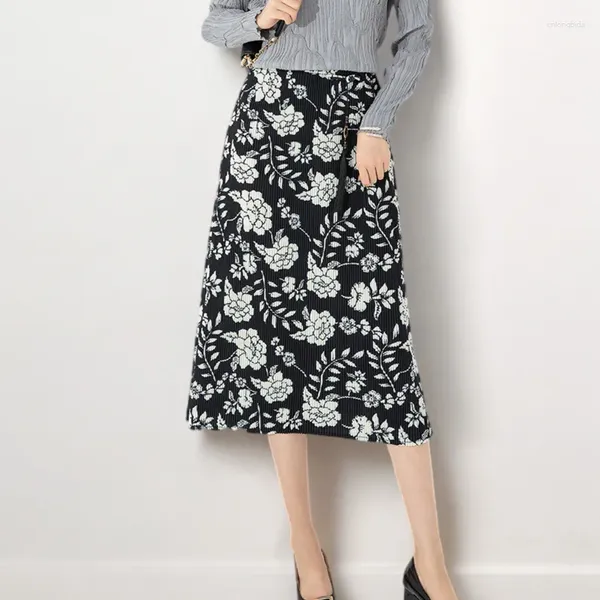 Signe con stampa di nicchia in stile cinese Cozok 2024 Summer Women's Half Skirt con pieghe ad alta vita Elegante pacchetto Hip WT6114
