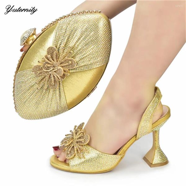 Vestido sapatos de alta qualidade cor de ouro strass lamies e bolsas de salto de estilo africano 10 cm para festa de casamento
