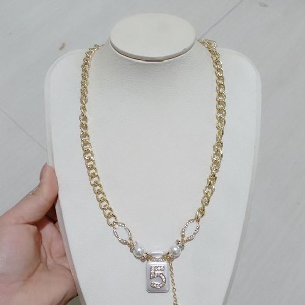 Großhandel Perlenketten Brief Anhänger Designer Halskette Marke Schmuck Choker Frauen Mode Titanium Stahl Metallkristall Perlen Trend Halsketten Weihnachtsgeschenke