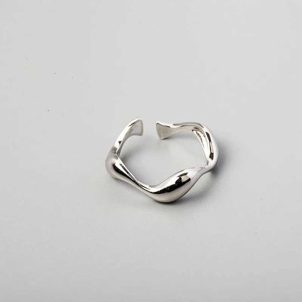 Anelli di nozze Un design minimalista con motivi ondulati irregolari e una superficie liscia per gli anelli da donna.Anello d'argento aperto per la moda femminile