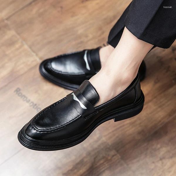 Sapatos casuais Men-Match Men Shoe Chegada masculino no homem leve confortável andando de calçados externos artesanais