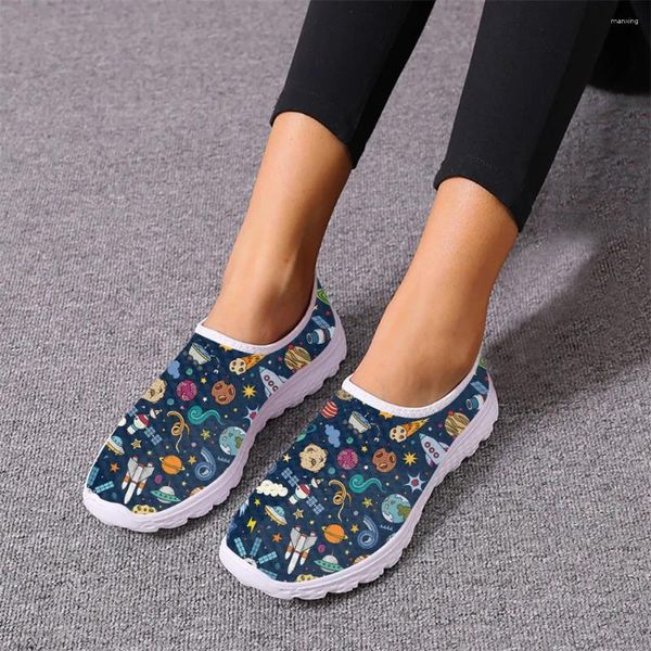 Sapatos casuais Projeto de marca Spring Autumn Cartoon Universo Moon Planet Print Sport Não Slip Sneakers resistentes à sujeira de trabalho calçados de trabalho