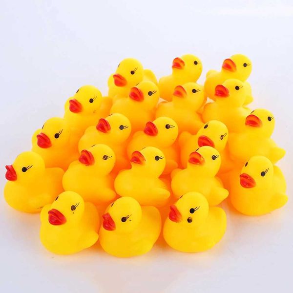 Bebek Banyo Oyuncaklar 100 PCS Bebek Banyo Kauçuk Ördek Ducke Bebek Duş Su Oyuncaklar Yüzme Havuzu Yüzen Squeaky Kauçuk Ördek Oyuncakları Hediyeler