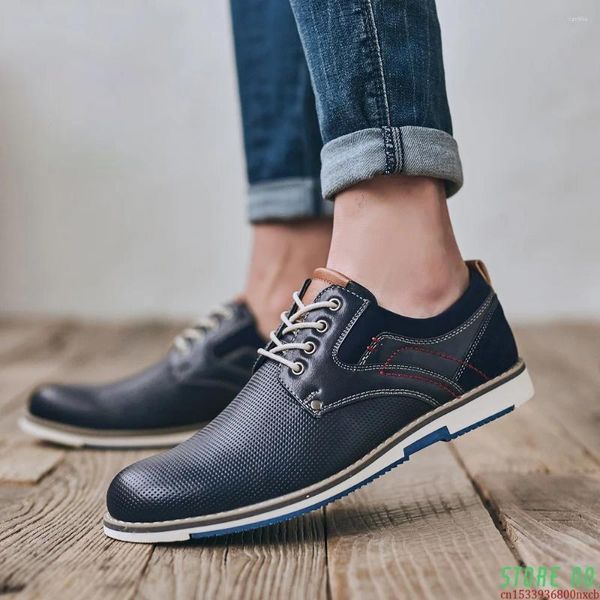 Casual Shoes 2024 Frühling Herbst Herbst Männer Brogue Leder Schnürung Mode Comfy Wanderschuhe Europäischer Stil