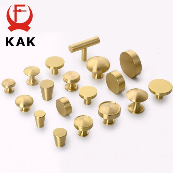 Kak Brass Furniture lida com armário de cobre botões