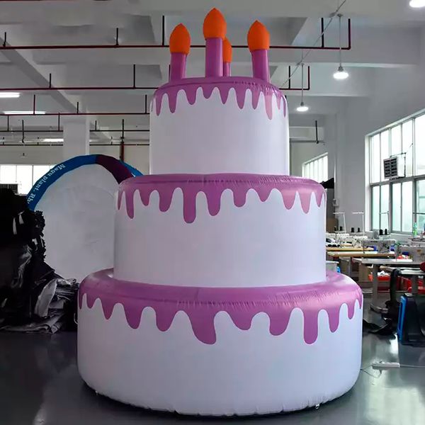 Großhandelspezifischer weißer Riese Happy Blasable Birthday Cake Model mit LED -Leuchten für Partydekoration