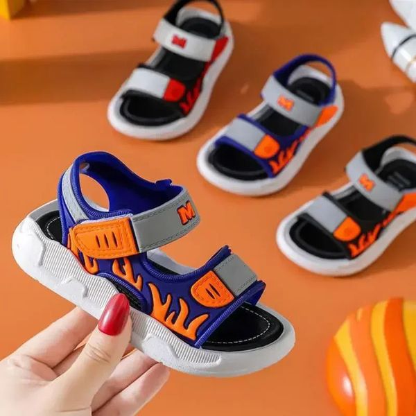 Sandálias de bebê Padrão de chamas Sandálias de garoto macio Anti-deslizamento meninos Sapatos para crianças 240426