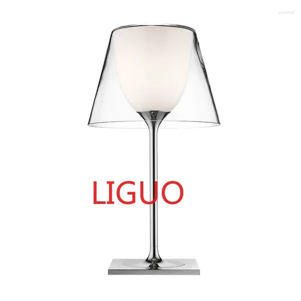 Lâmpadas de piso Italian Designer Table Lamp moderno acrílico apresentado para a sala de estar quarto de estudo Decoração leve Nordc Home Home Bedside