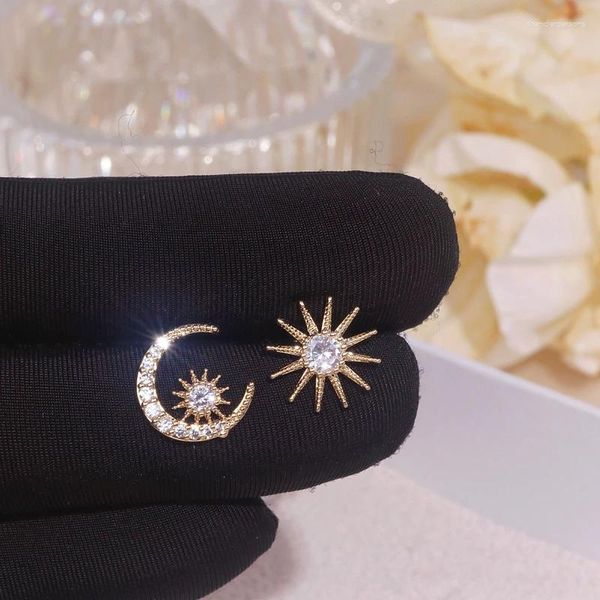 Gestüt Ohrringe koreanische glänzende Charm Moon Star Ohrring für Frauen Mädchen Kubikzirkon Asymmetrische Hochzeits Geburtstag Schmuck Geschenke