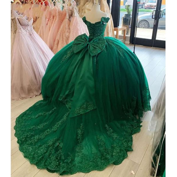 Abito Quinceanera Emerald Green Ball Dresses Appliques perle fuori spalla Tulle Sweet 16 vestito Vestido de 15 Anos Lace-Up Bow Back Princess Prom Party Pageant