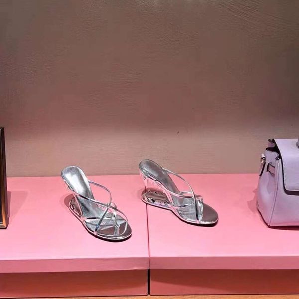 2024 Nuovi sandali con denti di dita esposte irregolari, design unico, moda personalizzata, tacchi alti e stile di camminata alla moda