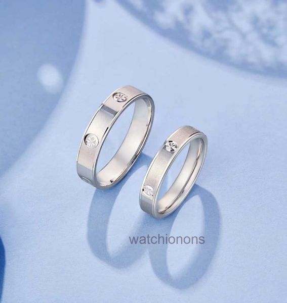 La versione anello di lusso carrello di fascia alta dell'anello di coppia in acciaio di titanio semplice non perde l'anello di pigmento chiuso e inchiodato in minoranza