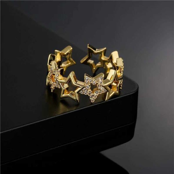 Anéis de banda 2023 New Fashion Hollow Design Star Charm Ring Womens Gold Copper Party Ring Womens Bijoux Envie Direct Q240427