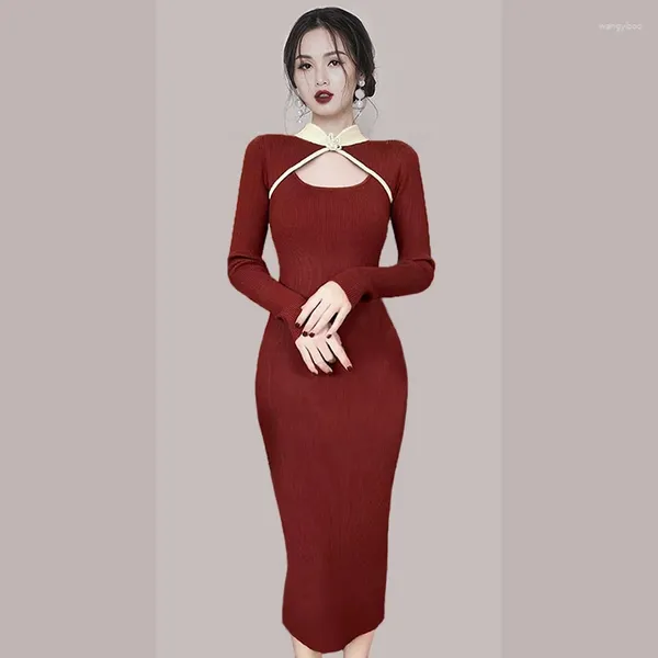 Lässige Kleider W4M 2024 Perlschnalle Hollow Cheongsam Strickrock Ganzer Retro chinesischer Stil Herbst- und Winterbasiskleid