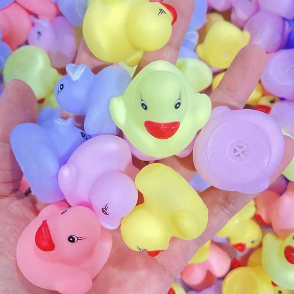 Toys de banho de bebê Novo macaron riacho de borracha pato pato pato flutuante brinquedos de banho de bebê brinquedos de água para piscina brinquedos de festas presentes meninos meninas meninas