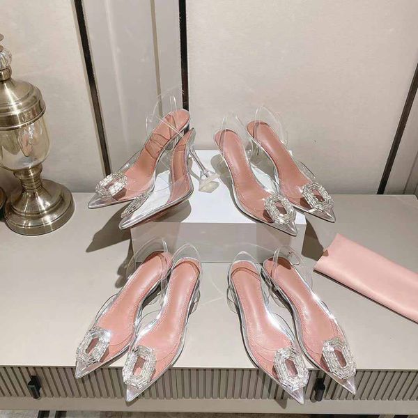 Hochwertige Amina muaddi Sandalen Top Luxus Designer Kleiderschuhe Bowknot Crystal Diamond Dekoration Transparent PVC Weinbecher Heels