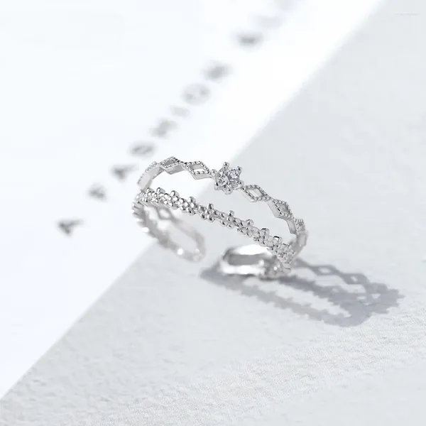 Cluster -Ringe Stil Silber Farbe Doppelschicht Zirkon offener Ring Frauen Nischendesign Verlobungsgut Ling -förmige Hohlauslöhne Blumenschmuck