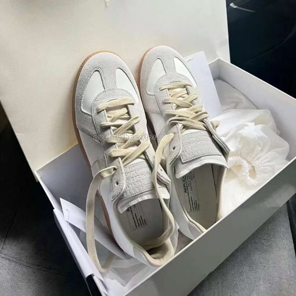 Designer tênis de tênis replicado tênis sapato de brasão de basquete 2024 Sapatos casuais mais novos de couro de couro da moda Moda Menina Margiela Oam Runner Low Trainer 496