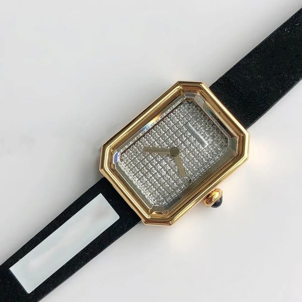 U1 Top AAA Classic Designer Watch Serie Premiere Stylish Diamond Diamens Womens Small Sugar Cube Equiped Sapphire Equiping Quartz Movement Ultra Shin Velvet Texture