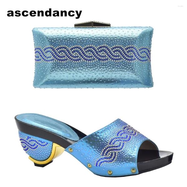 Scarpe vestite Sky Colore blu da donna italiane e sacchetti decorati con festa nigeriana di strass Donne africane