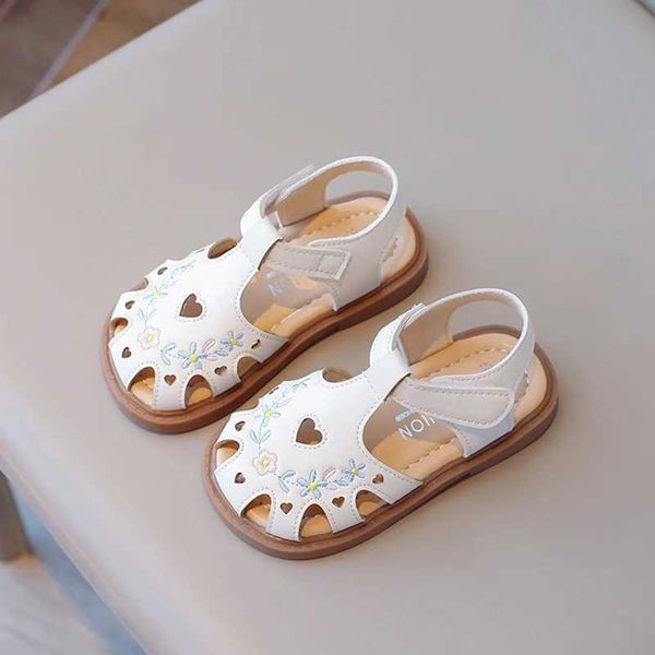 Sandálias verão menina sandálias de bebê primavera nova bordada de dedão fechado