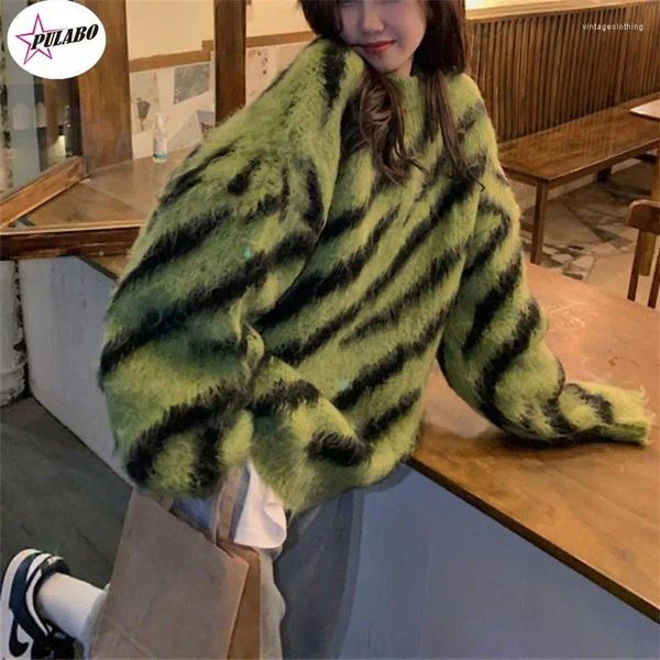 Женские трикотаж Pulabo Green Stripe Crochet Kindated Cardigan Sweater Женщины негабаритные пальто 2024 Осенняя мода Леди -уличная одежда