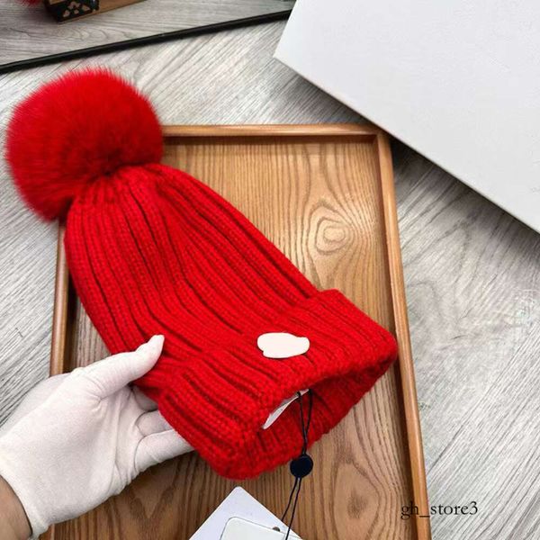 Beanie Cap Mens Designer Chapéus de Bucket Novas Moda Mulheres Senhoras Aquecedores de inverno Feanie grande Fur Pom Pom Poms Bobble Hat Outdoor M-2 820