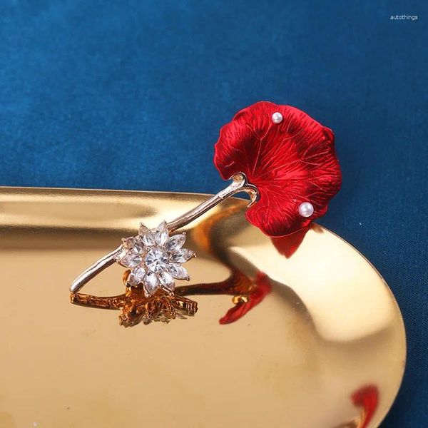 Broschen Vintage Tropföl Pin Antiquitätenstil rote Blumen Brosche Hochwertige Insekten Tier Corsage Frauen Luxus Perlenstifte Delikates Abzeichen
