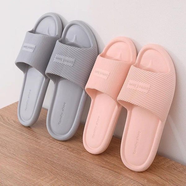 Slippers 2024 Mulheres pisos internos sapatos planos de verão não deslizam chinelos banheiros casa chinela feminina confortável zapatillas de hombre