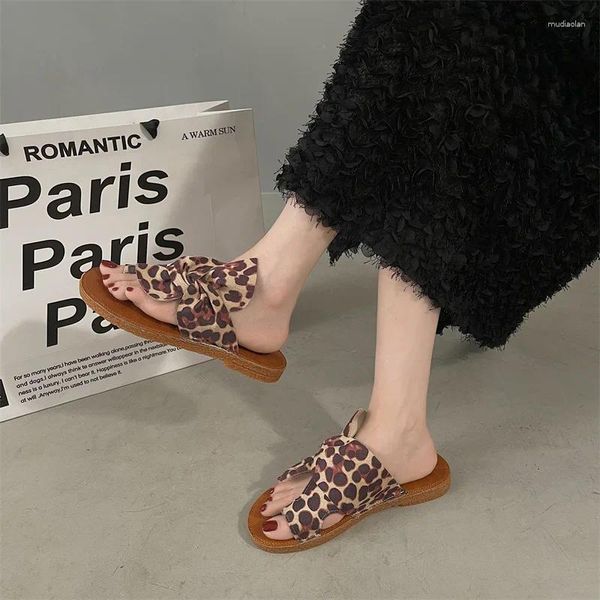 Pantofole 2024 Scarpe da donna Set di dita dei piedi donne Summer Leopard Stampa leisure Beach Female Zapatillas Mujer