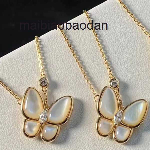 Colar de luxo de designer Vancllf Alta versão elegante Luz de luxo de luxo da Internet Celebridade Personalidade Versátil Branco Berbante de Butterfly Colar Champagne Gold