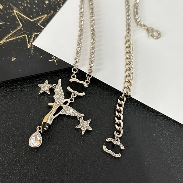 Fascham Charm Women Pendant Collane a pendente Design di lusso Lettera Flower Collana intarsiata Catene di maglione in cristallo Gioielli da sposa