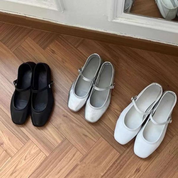 Primavera/verão de boca superficial Balé de balé sólido versátil uma palavra quadrada de cabeça diária de deslocamento confortável Sapatos solteiros respiráveis britânicos