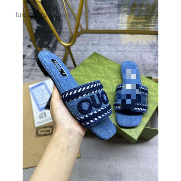 Designer Women Slifors Sandals Sandals Fascibile piatto denim blu spiaggia in gomma anti -slip Slifori a spina di pesce ricamato Canvas Casual Shoes 3