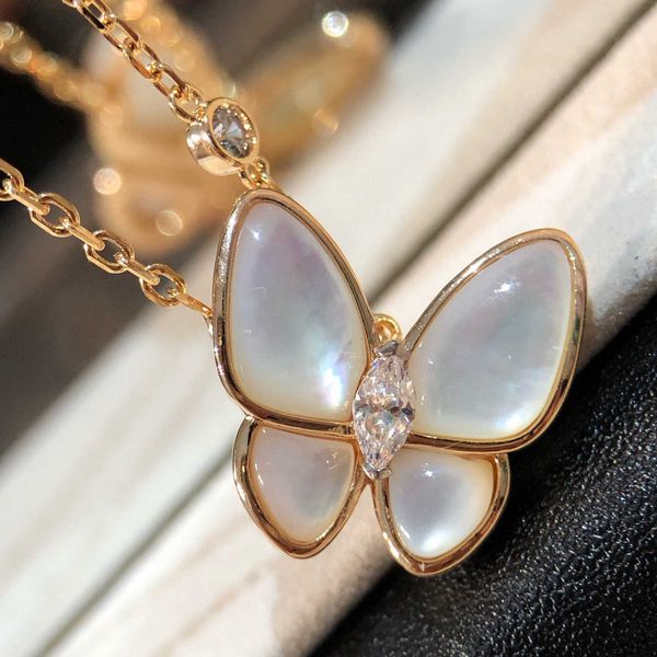 Van Cl AP Classic V Gold Versione High Natural White Fritillaria Butterfly Necklace CNC SQUISITE Scultura spessa Collar a pendente rosa 18k.