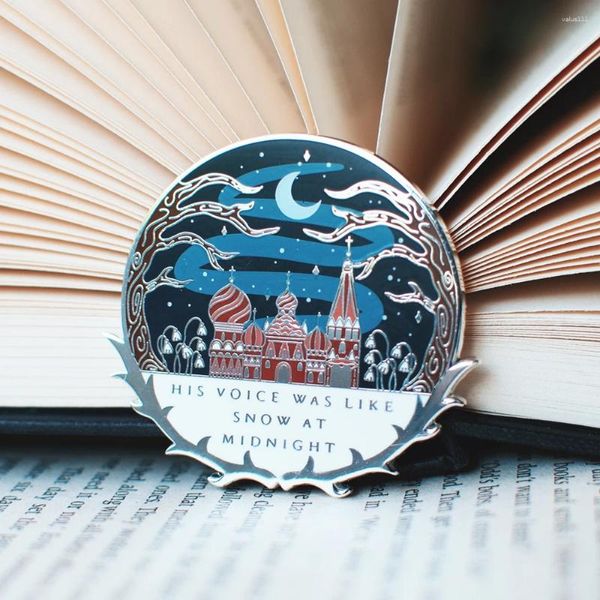 Broches sua voz era como neve à meia -noite de esmalte dura Cartoon Castelo Moon Winterlight Bookish Broche Accessories Jewelry Gift