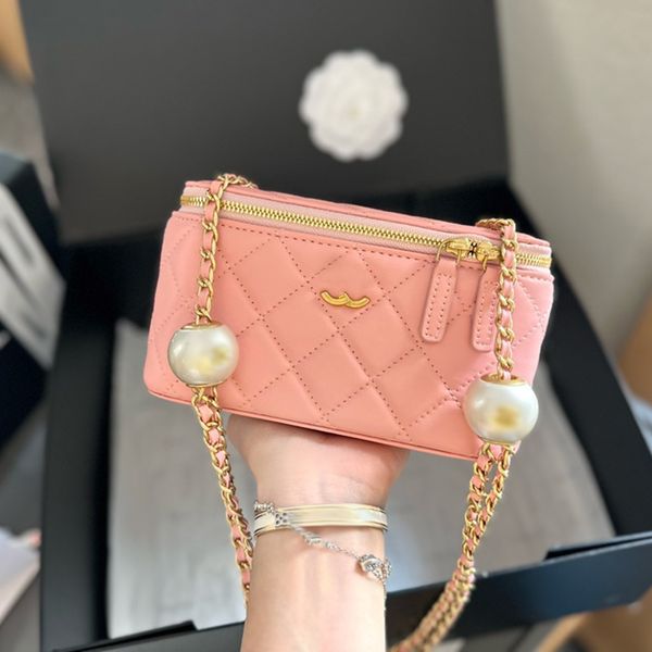 Sacchetto per trucco per la catena perlante Domande da donna BASSE PASCELLA Diamond Diamond Controlla Hardware Gold Hardware Metal CC Buckle Borsa di lusso Matelasse Catena Cross Box Box Box 16 cm