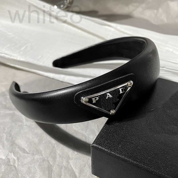 Stirnbänder Designer Barrettes neue schwarze umgekehrte Dreieck Stirnband Klassiker Designer Damen Charme Spring Style Birthday Party Geschenkhaarclip fxst