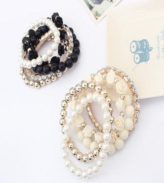 Charms Bracelets für Frauen Schmuck Whole Simuledpearl Armbänder Mix Perlen Blütenanhänger Stretch Women hübsche Armbänder 3289240
