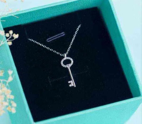 Настоящий.100% 925 стерлинговых серебряных ювелирных украшений Love Key Подвесное ожерелье с белыми кристаллами Cz Rolo Chain 18 -дюймовый женский подарок GTLX1011 Y1204