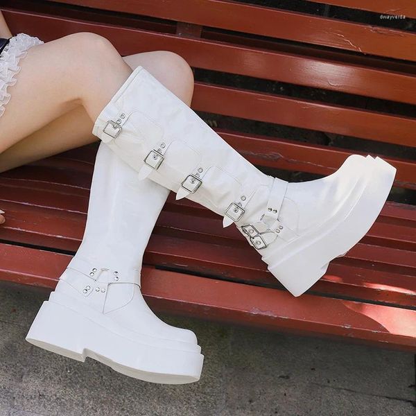 Сапоги ippeum falt платформы для женщин панк -стиль металлический ремень колена высокая патентная кожаная готическая белая туфли
